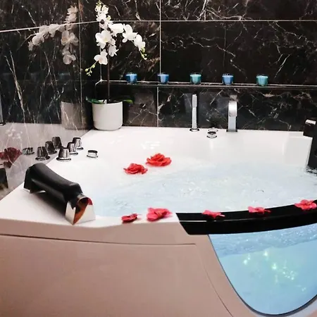 Apartment Pantheon Amazing Jacuzzi