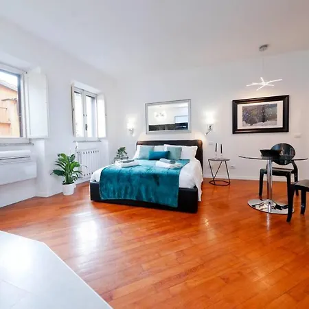 Pantheon Amazing Jacuzzi Apartment *