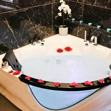 Apartment Pantheon Amazing Jacuzzi