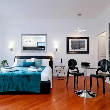 Pantheon Amazing Jacuzzi Apartment