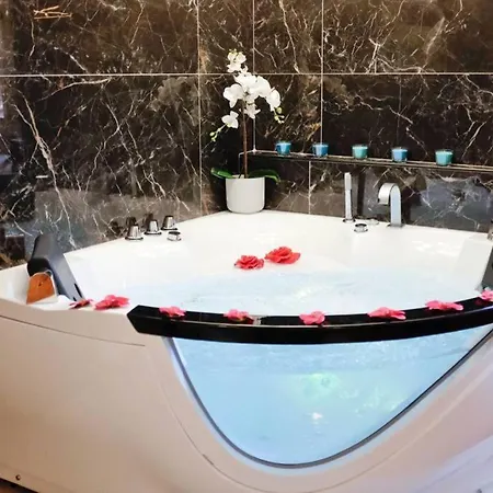 Pantheon Amazing Jacuzzi *